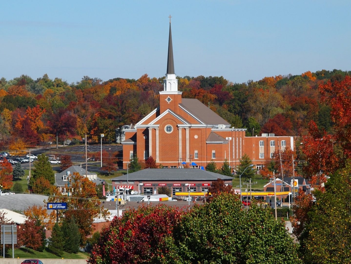 Photo of Manchester UMC's building in the fall.